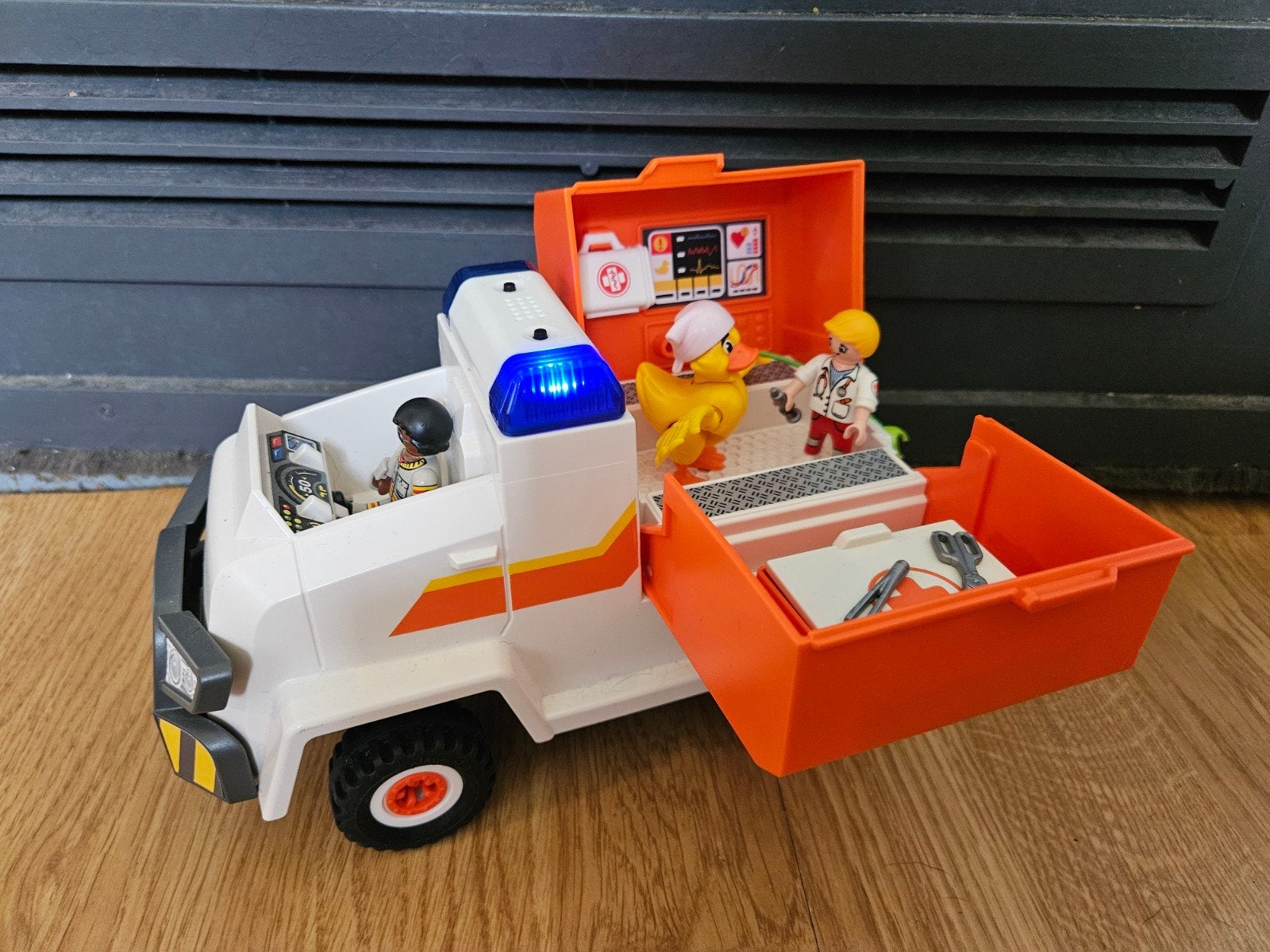 playmobil kinder ambulance met kuiken en dokter, Gebruikt, Complete set, Voertuig, Ophalen of Verzenden