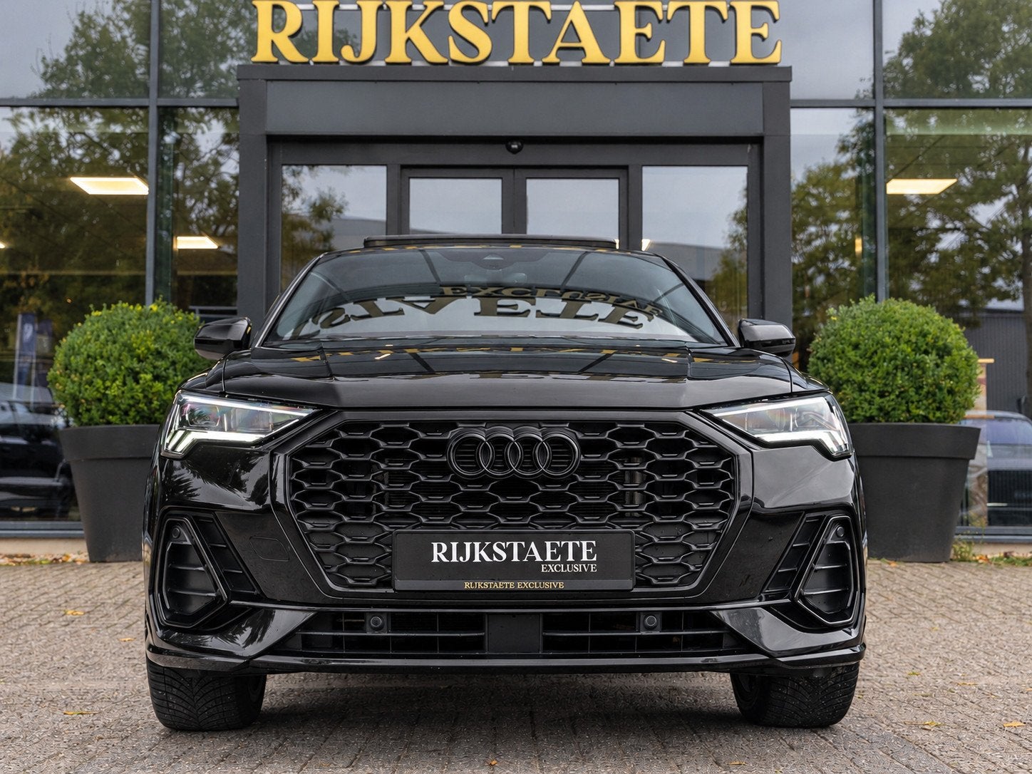Audi Q3 Sportback 45 TFSI e S-Line|PANO|APP|SONOS|ACC|20'', Dealer onderhouden, Gebruikt, Met garantie (alle), Leder en Stof