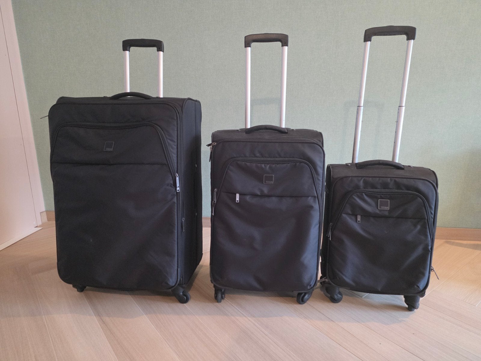 Titan kofferset 3 stuks - Handig opbergen, Sieraden, Tassen en Uiterlijk, Ophalen, Uitschuifbare handgreep, Gebruikt, 45 tot 55 cm