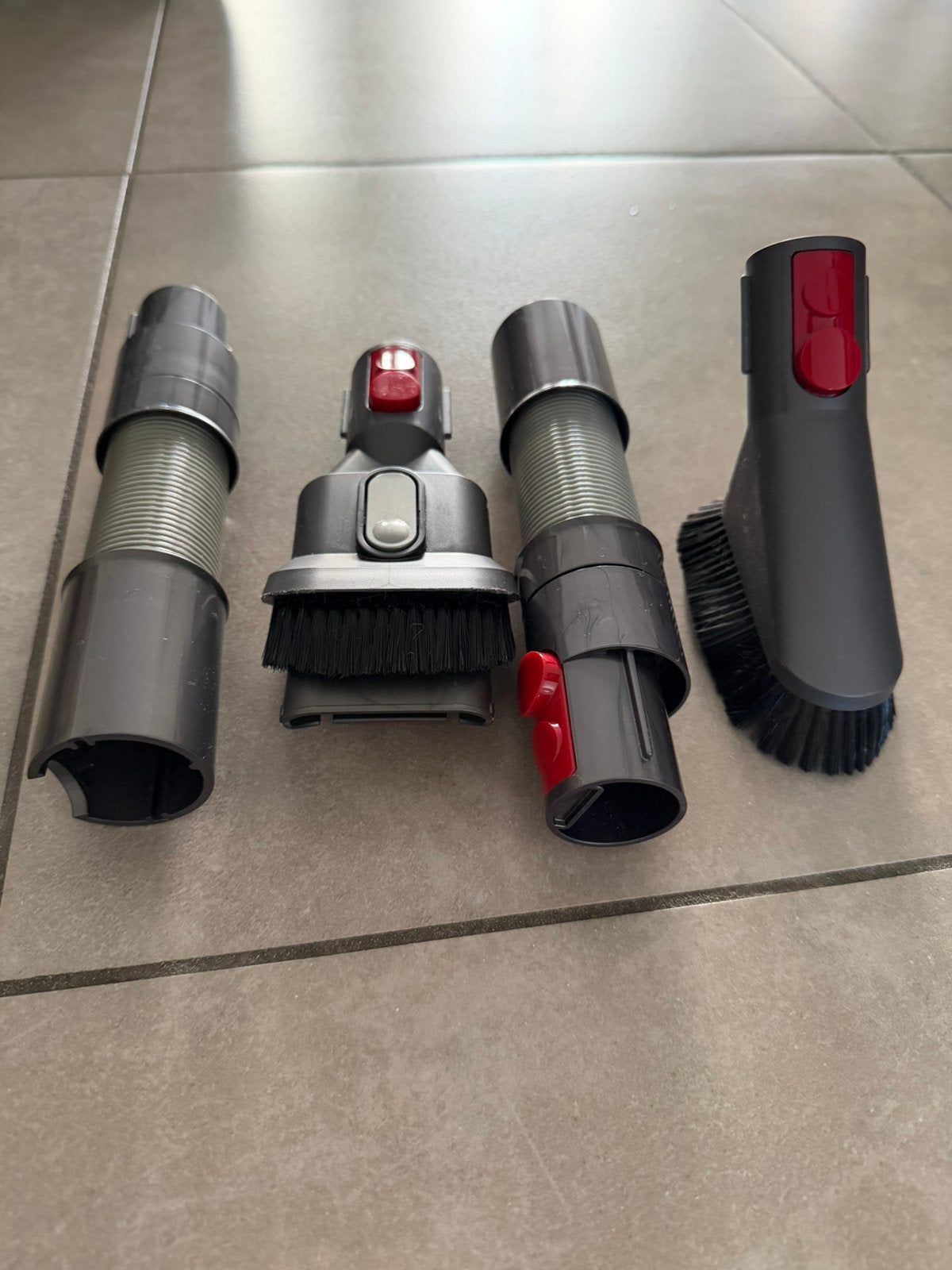 Foto 3 van Dyson V8 Stofzuiger accesoires | In goede staat