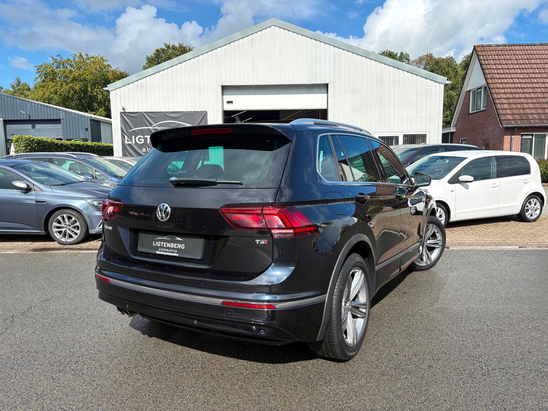 Volkswagen Tiguan 1.4 TSI R-Line Pano|Clima|Cruise|Carplay, Auto's, Voorwielaandrijving, Dealer onderhouden, 125 pk, Gebruikt