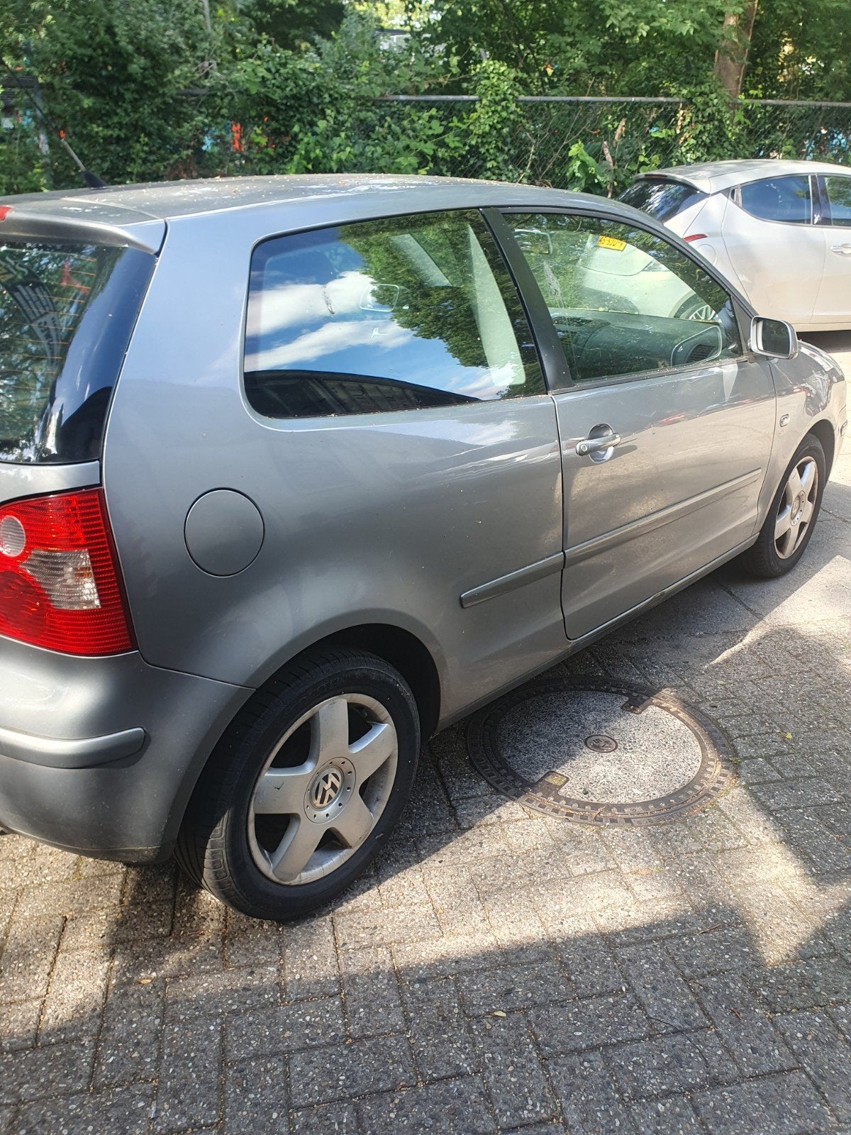 Volkswagen Polo 1.4 55KW 2004 Grijs, Auto's, Voorwielaandrijving, 4 cilinders, Origineel Nederlands, Handgeschakeld