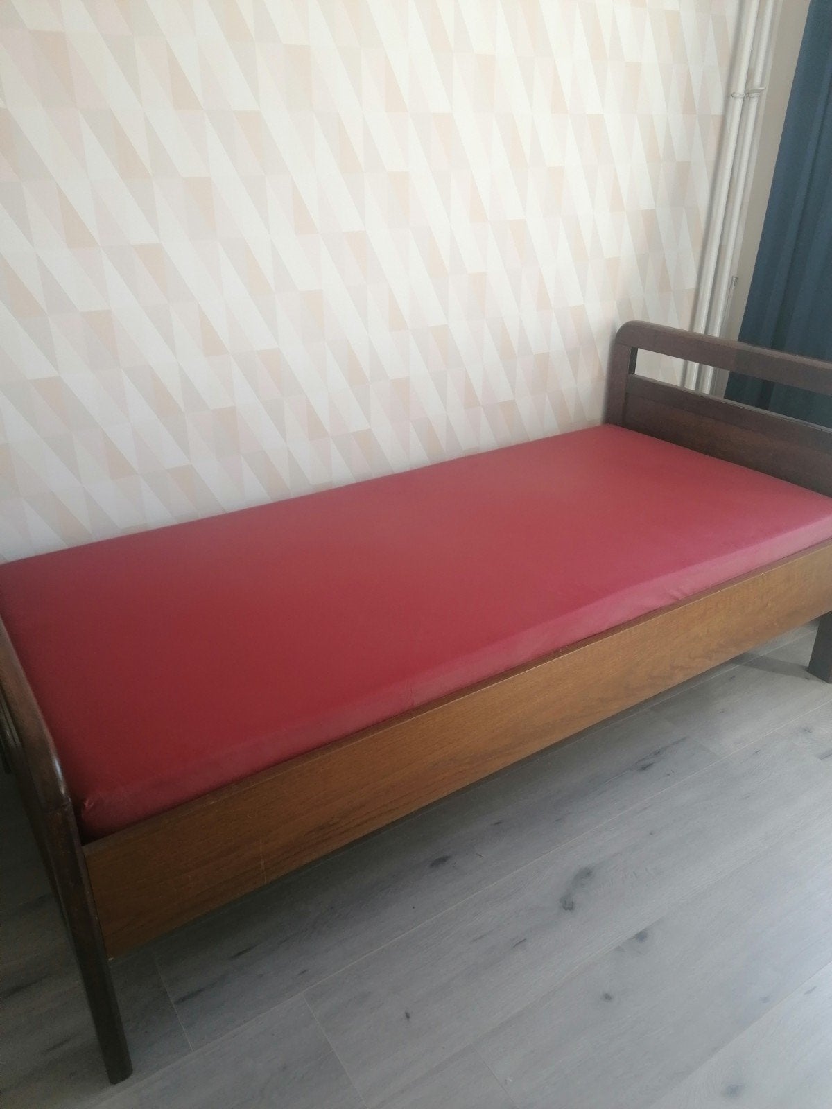 Eenpersoonsbed met verstelbare lattenbodem (90x200 cm), Huis en Inrichting, Slaapkamer | Bedden, Ophalen, Verstelbaar, 90 cm, Eenpersoons