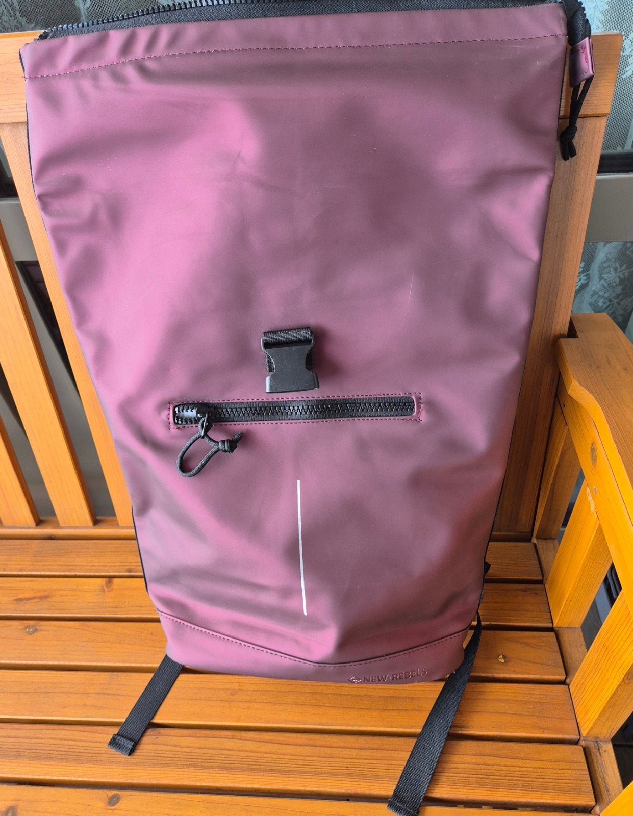 Nieuwe New Rebels rugzak - Bordeauxrood en waterdicht, 25 tot 40 cm, Nieuw, Ophalen of Verzenden, Waterdicht