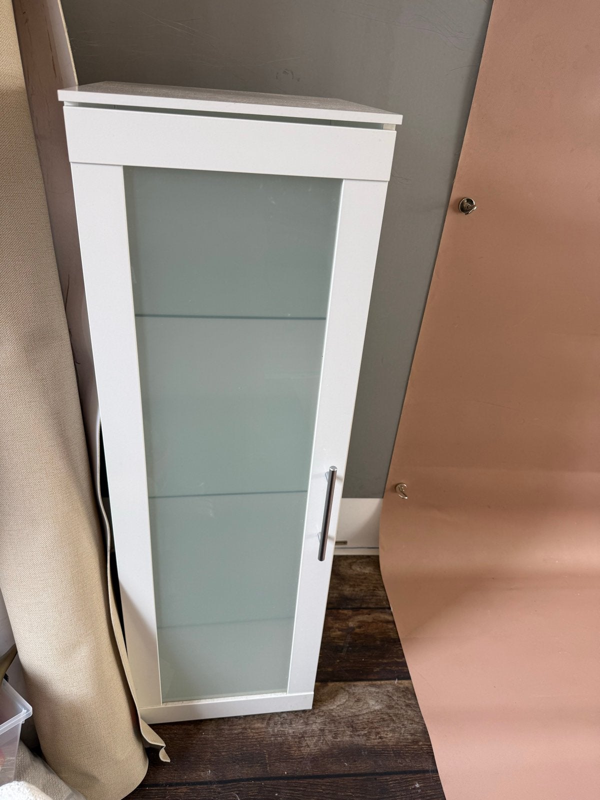Witte (badkamer) kast met glazen planken, Ophalen, Gebruikt