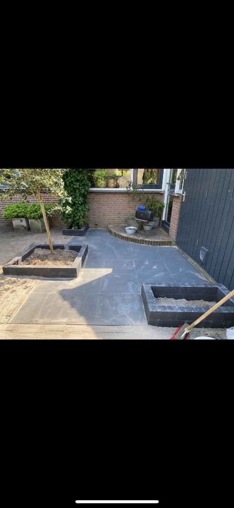 Tuin in Leidschendam vol oude tegels die eruit moeten?, Tuin en Terras, Tegels en Klinkers, Ophalen, Nieuw, Beton, Terrastegels