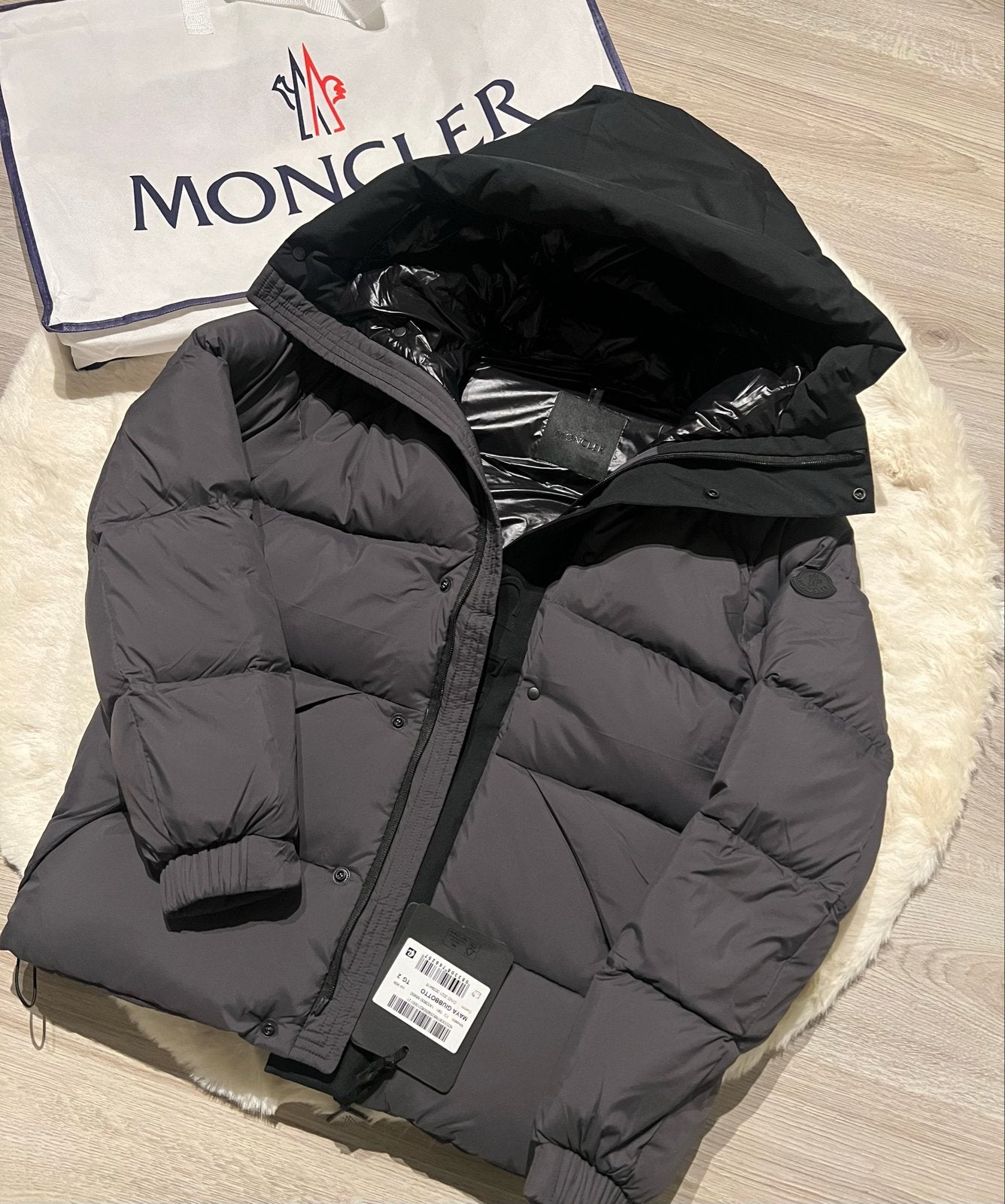 Moncler Maya Giubbotto Donsjack Nieuw UITVERKOOP MEER MATEN, Ophalen of Verzenden, Nieuw, Maat 48/50 (M), Grijs
