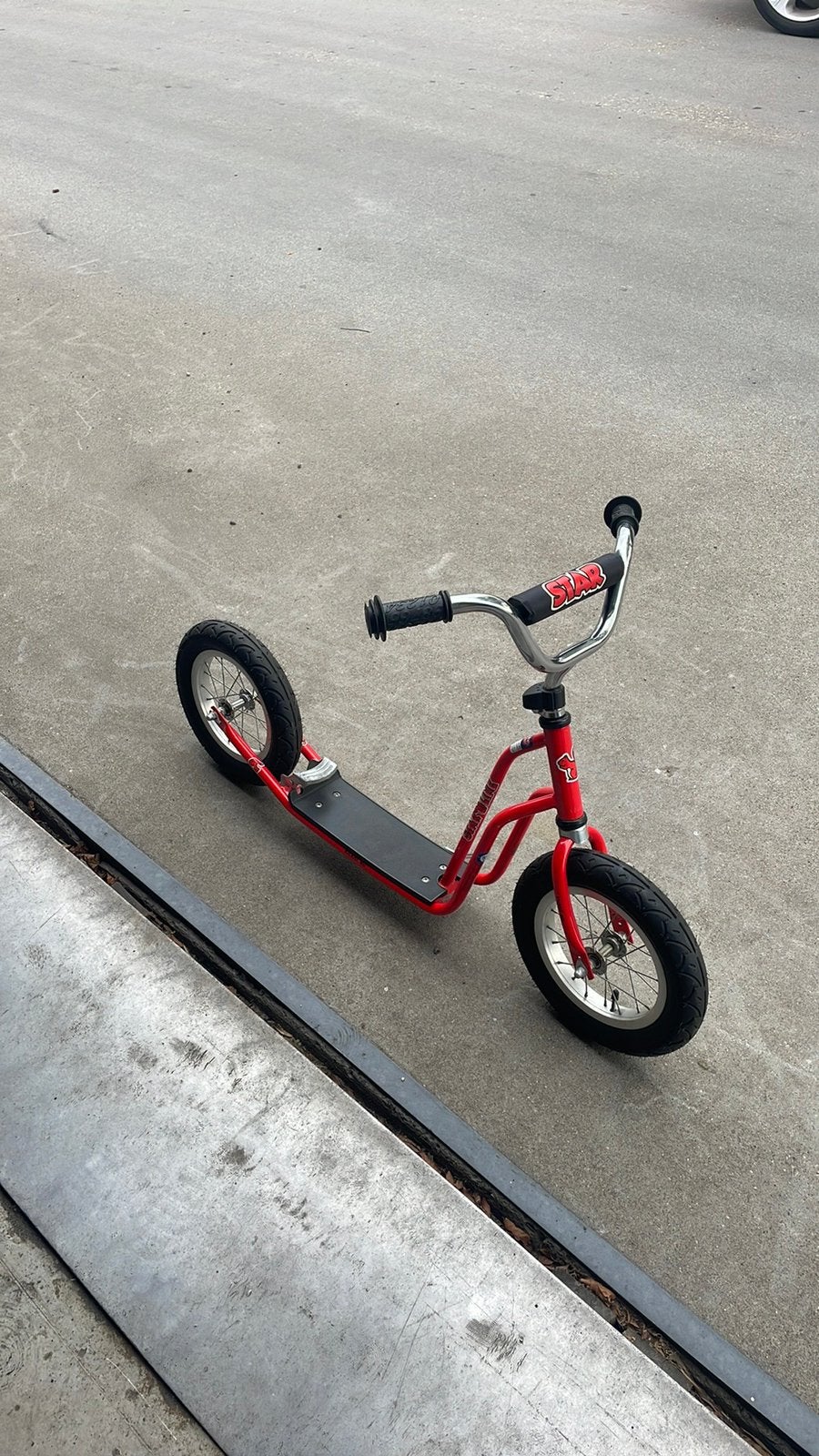 Kinder step, Fietsen en Brommers, Ophalen, Zo goed als nieuw, Gewone step