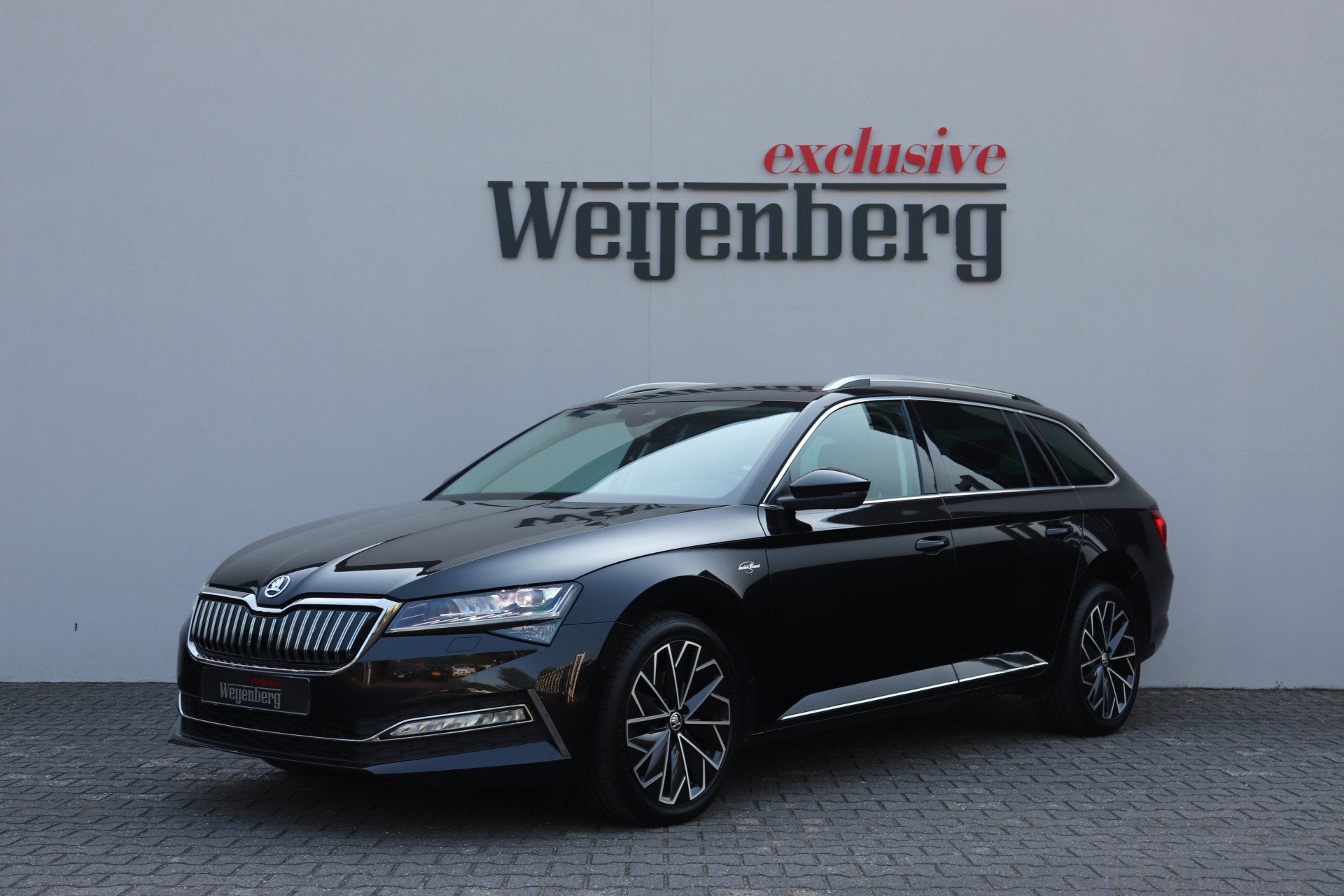 Skoda Superb 1.4 TSI eHybrid PHEV Laurin & Klement Trekhaak, Auto's, 12 maanden, Gebruikt, Zwart, 4 cilinders