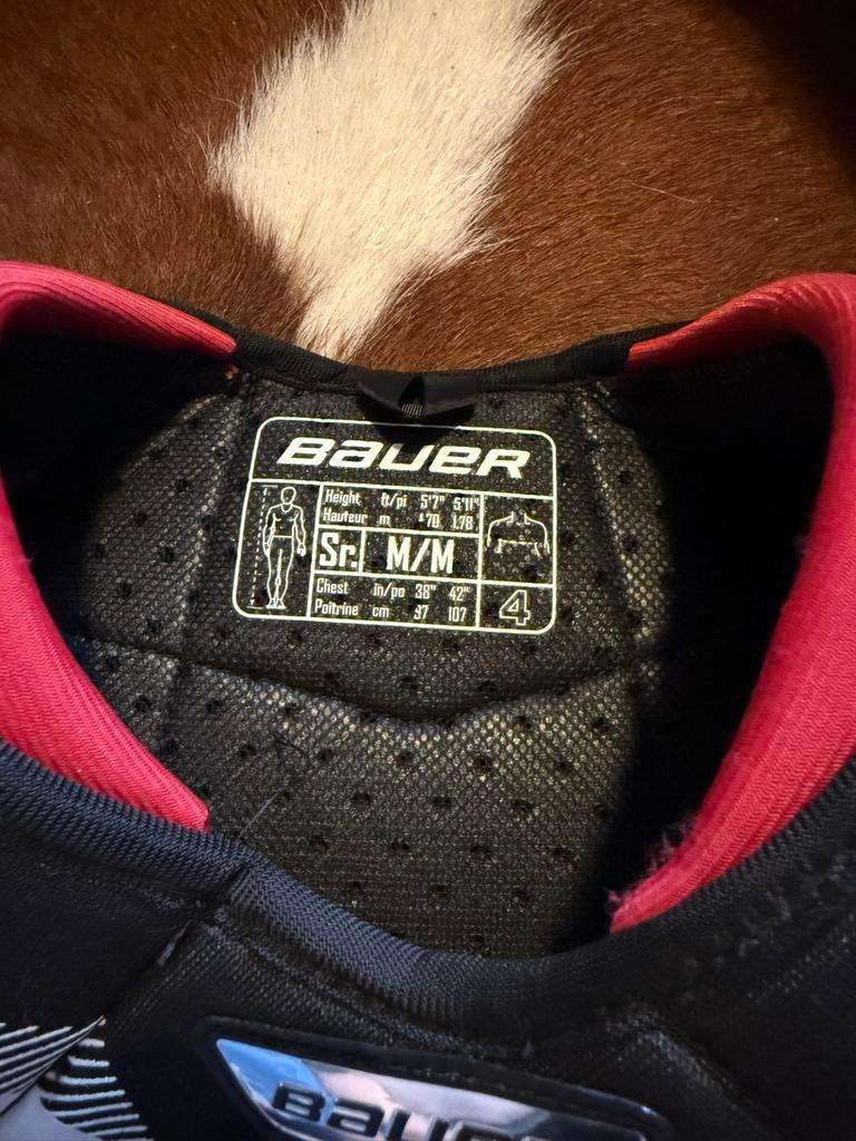 IJshockey spullen - skates, bescherming, Sport en Fitness, IJshockey, Ophalen of Verzenden, Zo goed als nieuw, Bescherming