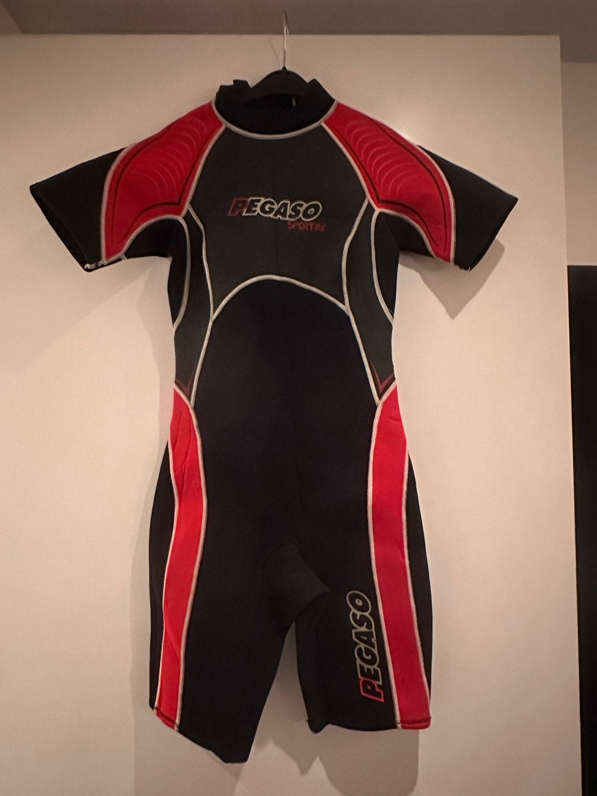 Pegaso Wetsuit Dames Maat M - Zwart/Rood, Watersport en Boten, Watersportkleding, Ophalen of Verzenden, Zo goed als nieuw, Dame