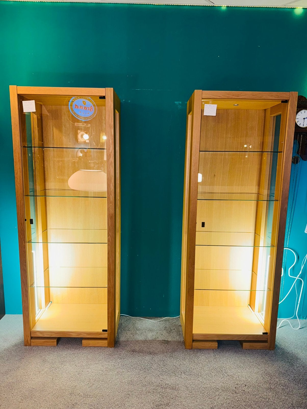 Twee vitrinekasten Karel Mintjens Design, Ophalen