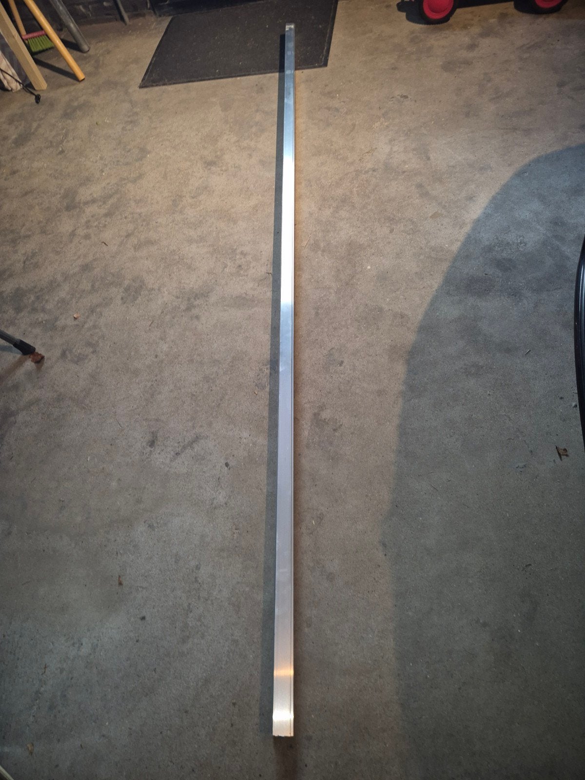 Schuifdeurrail met wieltjes en geleiders. Lengte 236cm, Ophalen of Verzenden, Gebruikt, 250 mm of meer, Overige typen