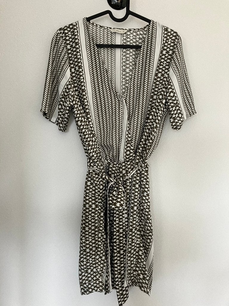 luchtige jumpsuit merk Pigalle maat M groen khaki creme, Maat 38/40 (M), Pigalle, Ophalen of Verzenden, Zo goed als nieuw