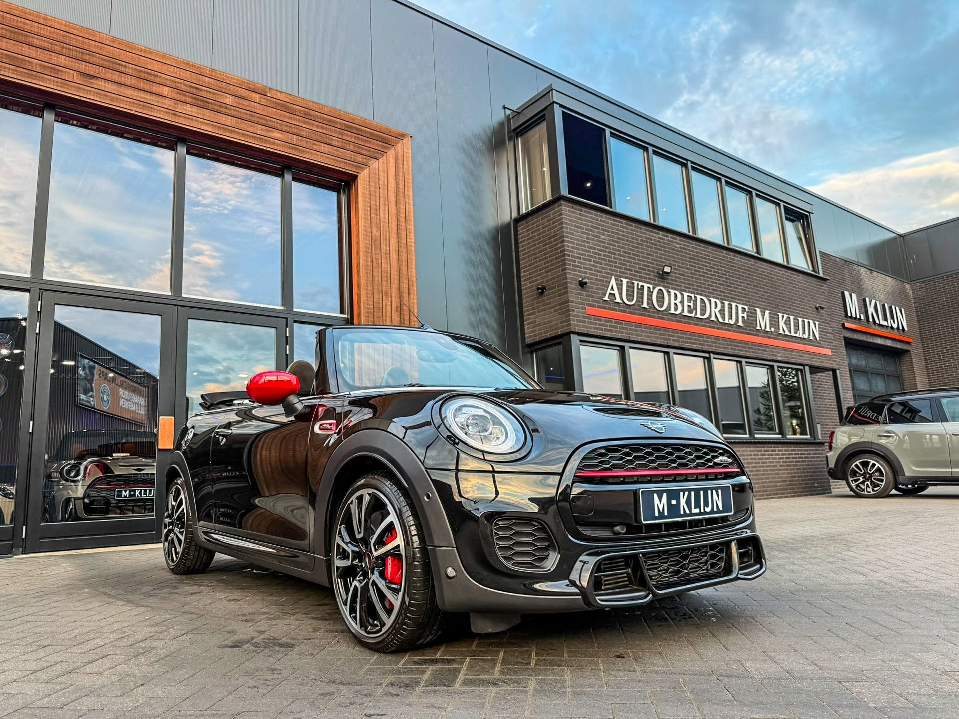 MINI Cabrio 2.0 John Cooper Works F1 aut 231pk Facelift/Came, Gebruikt, Huisgarantie, 4 cilinders, 4 stoelen