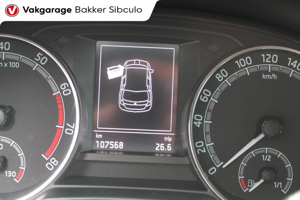 Skoda FABIA 1.0 TSI Sport business CLIMA NAVI STOELVERWARMIN, Auto's, Voorwielaandrijving, Parkeersensor, Gebruikt, 95 pk