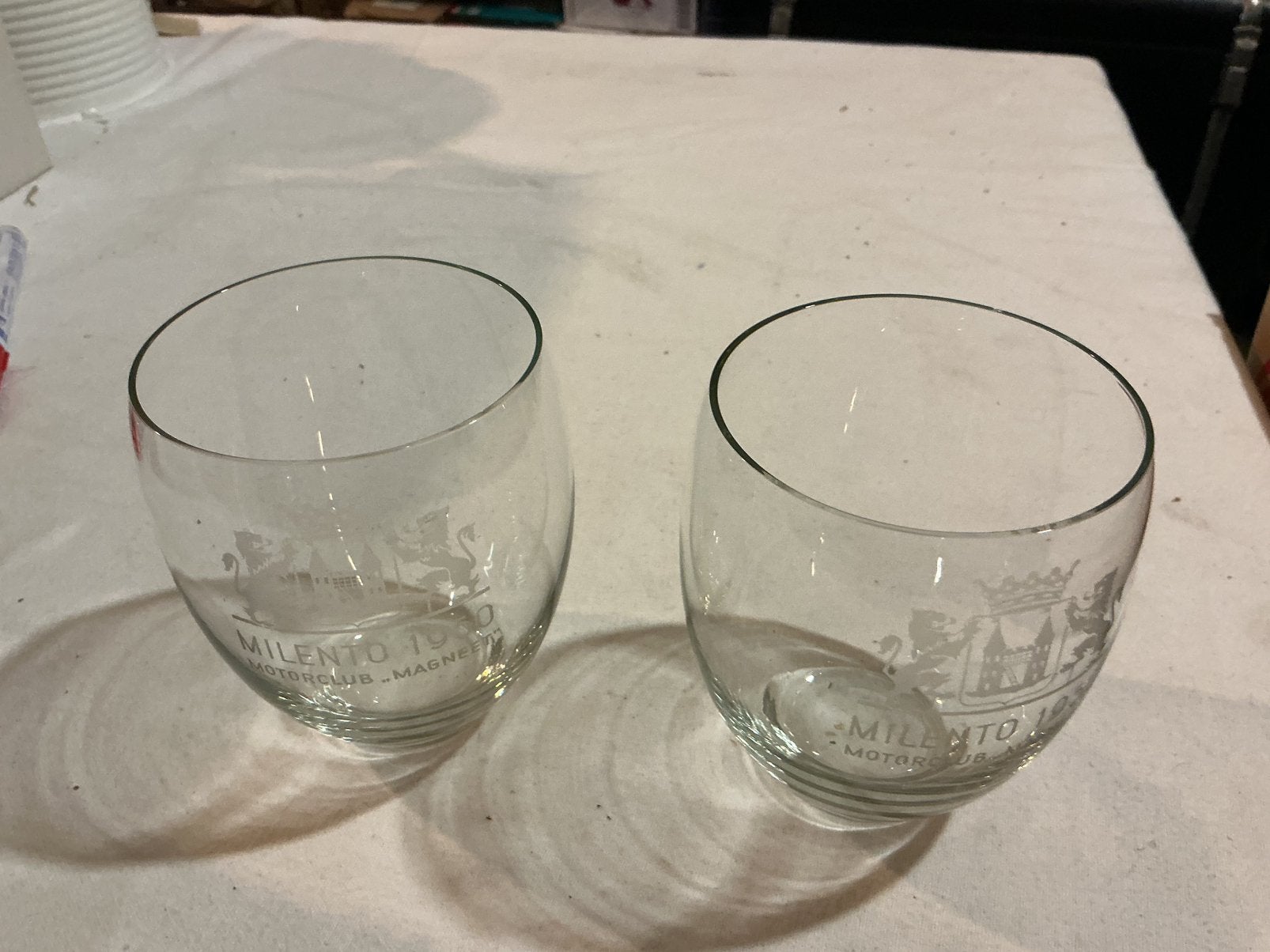 2 glazen de Magneet, Meerkerk, Ophalen of Verzenden