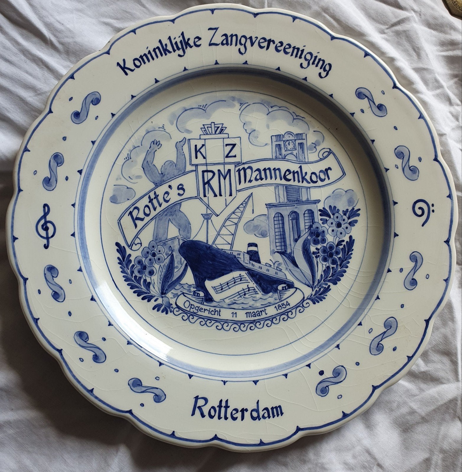 delftsblauw boord van koninklijke zangvereniging Rotte's man, Antiek en Kunst, Antiek | Wandborden en Tegels, Ophalen
