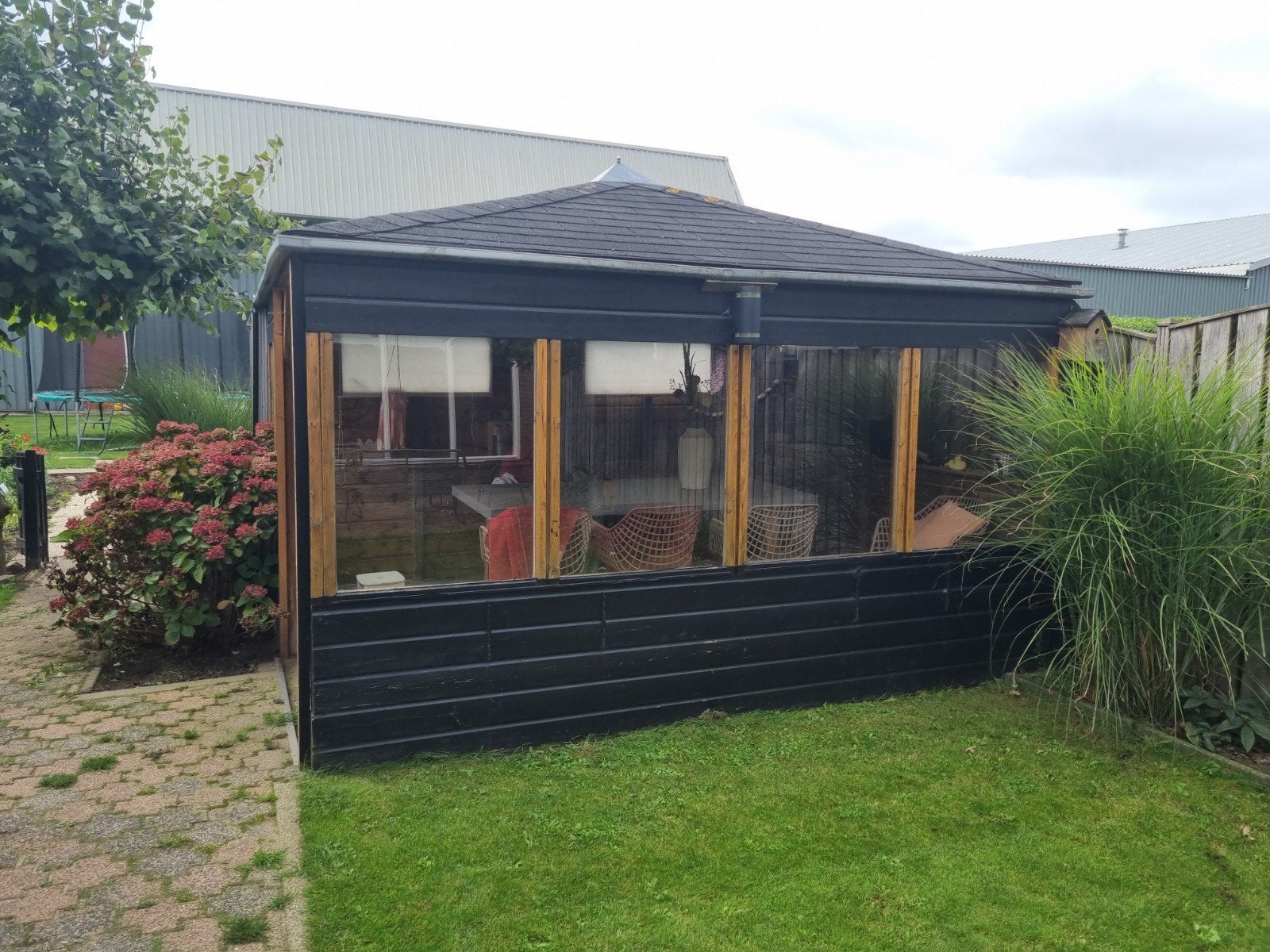 Gezellig houten tuinhuis met ramen, Ophalen, 250 tot 500 cm, Hout, 200 tot 400 cm