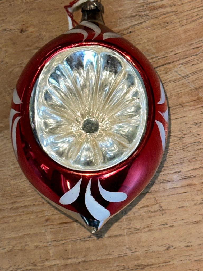 Vintage rode kerst deukbal druppelvorm en groter dan normaal, Diversen, Ophalen, Gebruikt