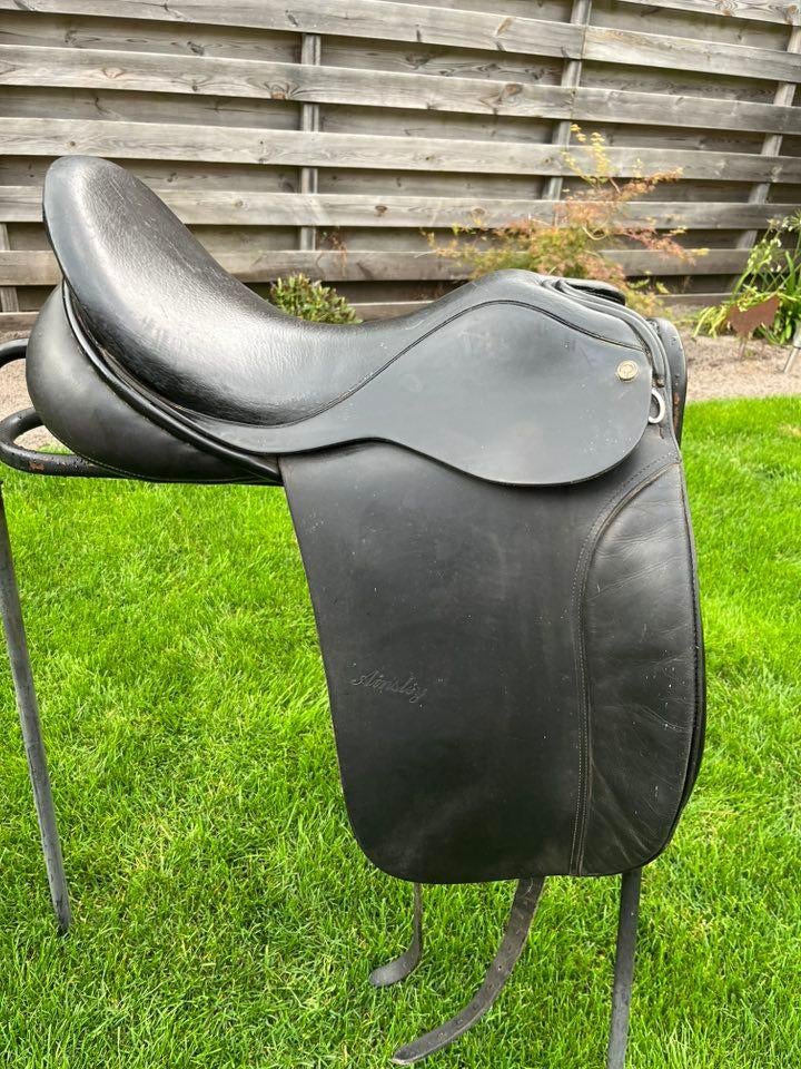 Ainsley 18,5 inch dressuurzadel, Dieren en Toebehoren, Paarden en Pony's | Zadels, Dressuur, ., Ophalen of Verzenden, .
