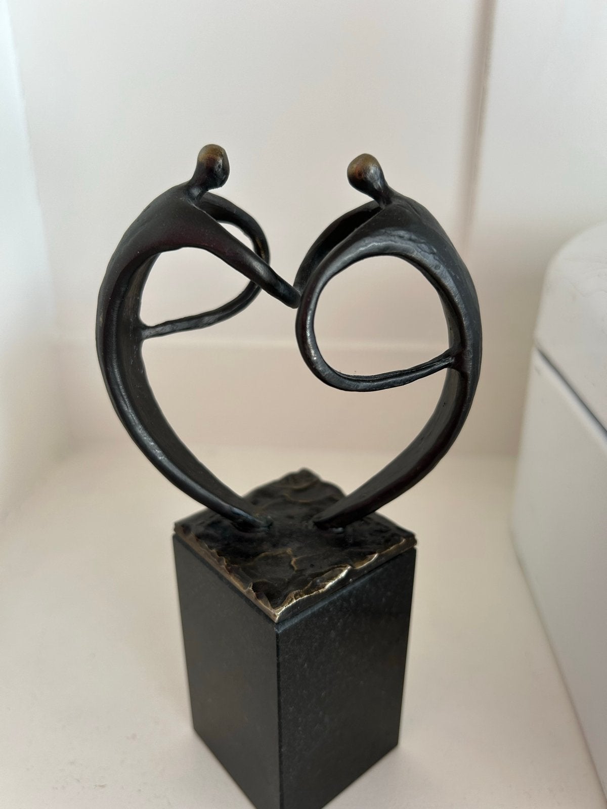 Artihove bronzen beeld 'Verbondenheid' op sokkel, Antiek en Kunst, Ophalen of Verzenden, Brons, Op sokkel, Beeld