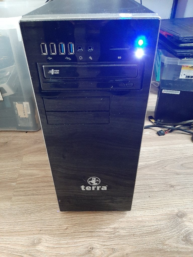 Amd Ryzen met gigabyte AX370M-DS3H desktop 8 gb Win11, Computers en Software, Ophalen, Zo goed als nieuw