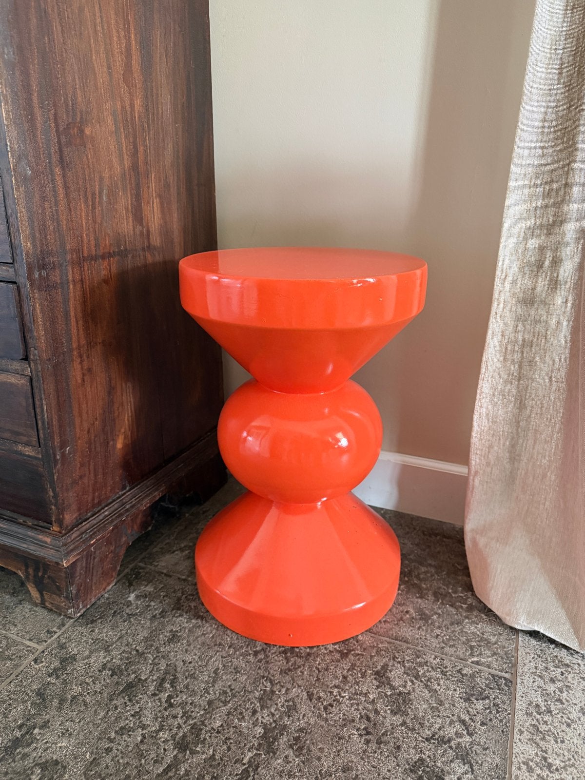 Oranje kunststof krukje/bijzettafel, Huis en Inrichting, Krukjes, Ophalen, Gebruikt, Kunststof