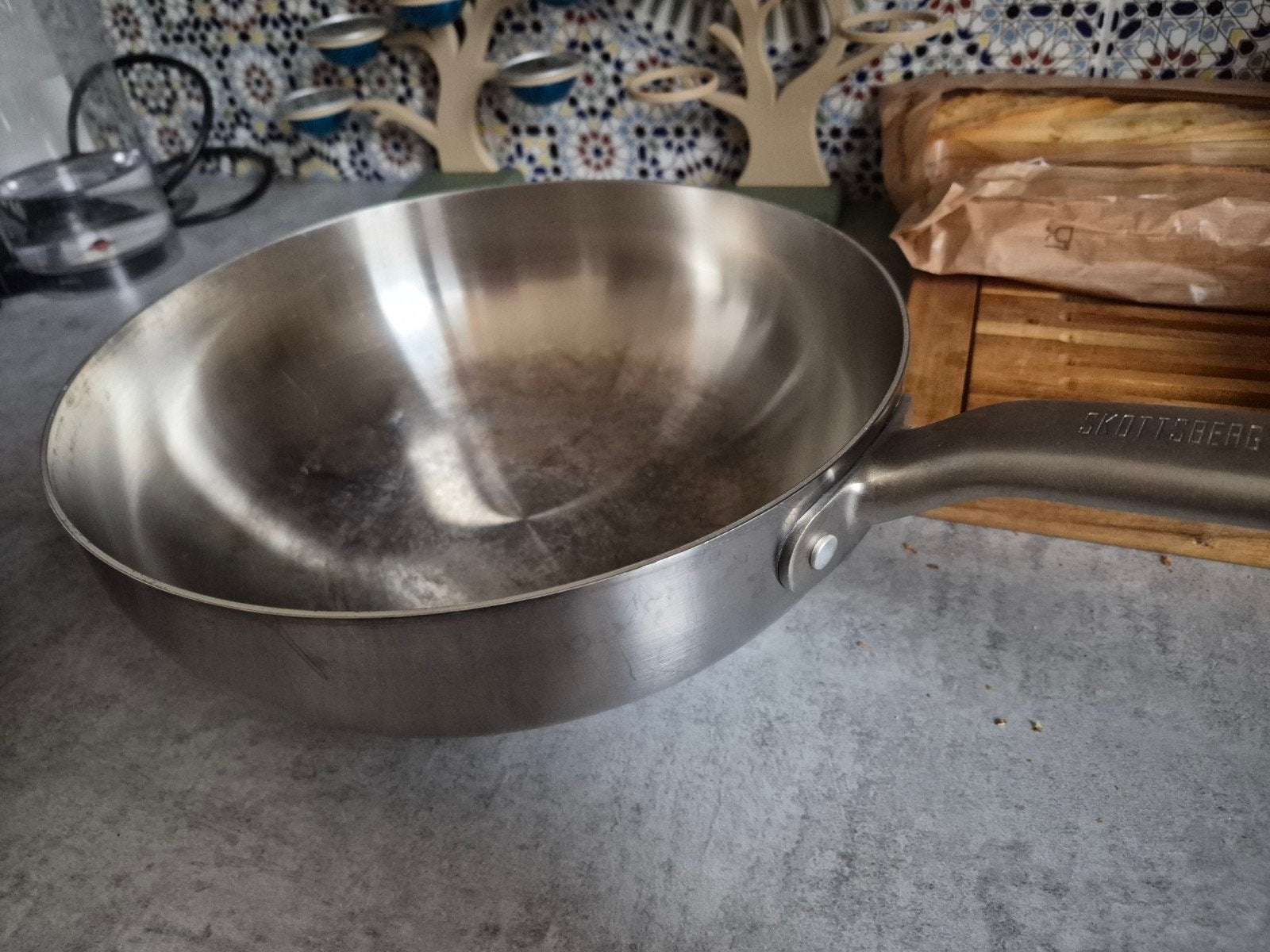 RVS Demeyere koekenpan 28cm Resto 3 & RVS Skottsberg wokpan, Huis en Inrichting, Keuken | Potten en Pannen, Koekenpan, Demeyere