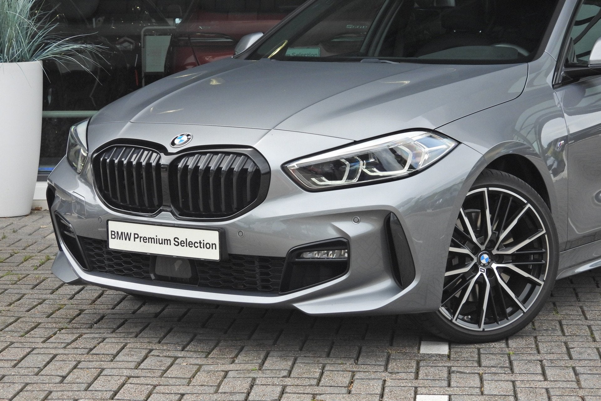 BMW 1 Serie 120i M Sport Automaat / Sportstoelen / Stoelverw, Auto's, 1998 cc, 730 kg, Gebruikt, 4 cilinders