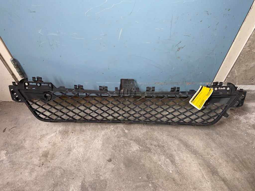 Mercedes Benz | rooster voorkant ‘beneden’ | C klasse w204, Gebruikt, Voor, Mercedes-Benz, Ophalen of Verzenden