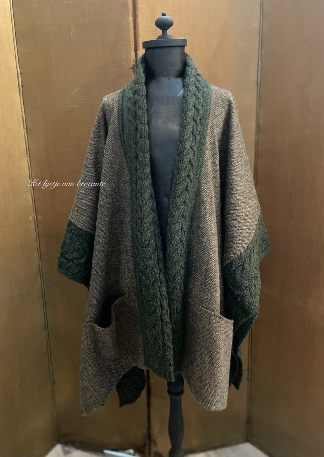 Schotse Harris Tweed Poncho Loden Check Herringbone, Westdijk 41 3241 GT Middelharnis, Info@lijstjevanbrocante.nl, Ophalen of Verzenden