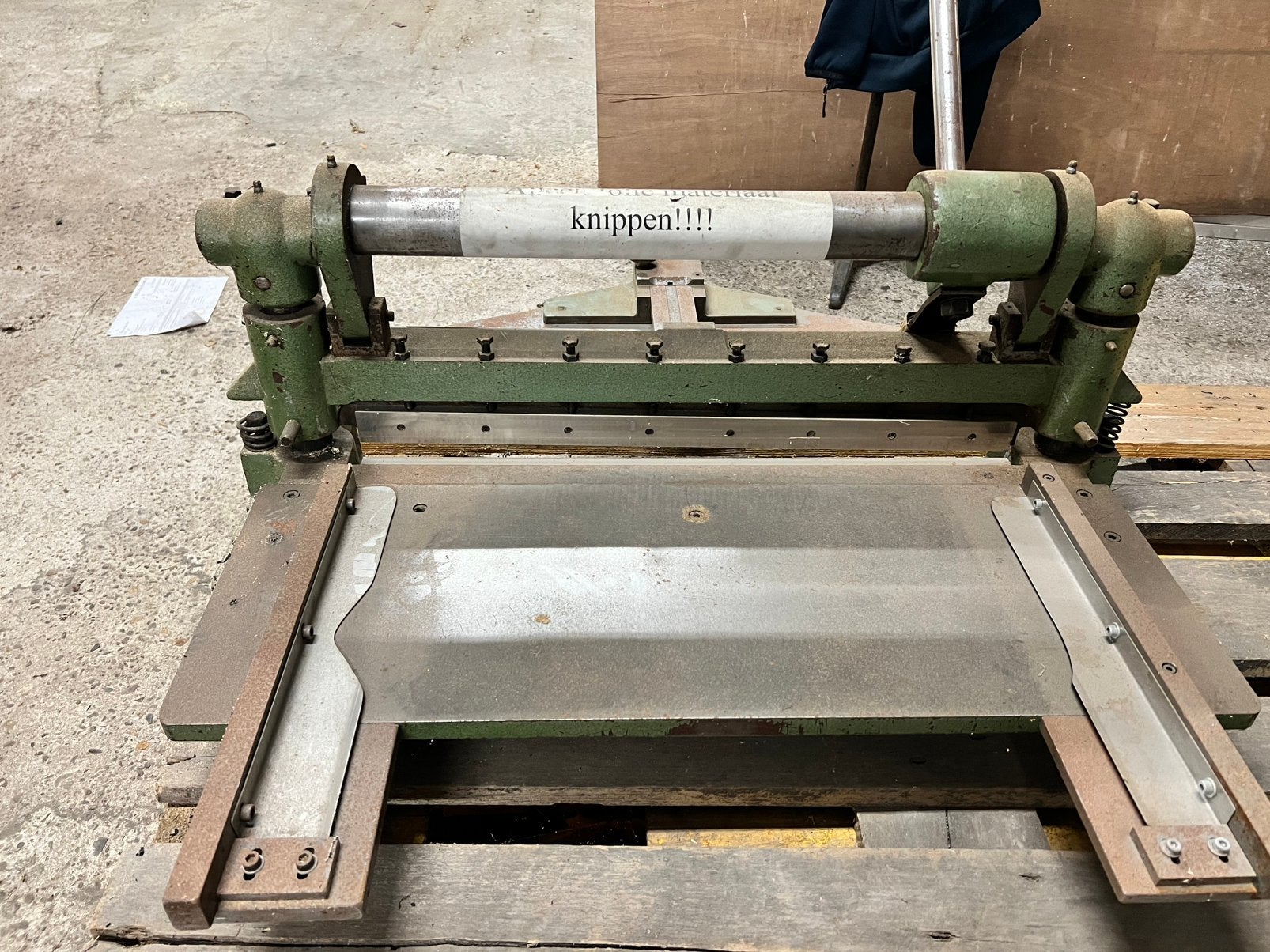 Handbediende plaatschaar 610 mm met aanslagen, Ophalen, Gebruikt