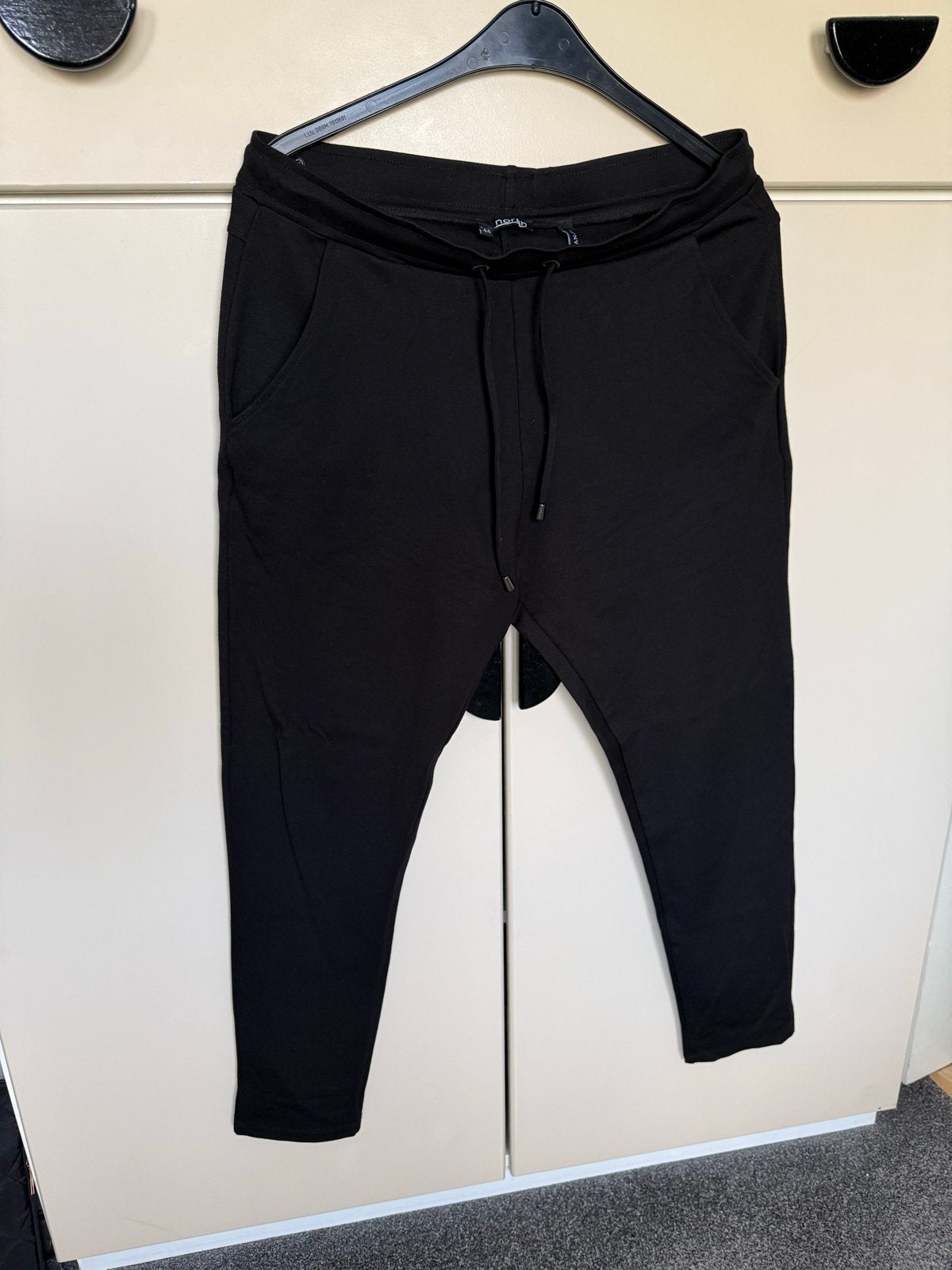 Norah Zwarte Broek - Maat 44, Verzenden, Zwart, Maat 42/44 (L), Nieuw