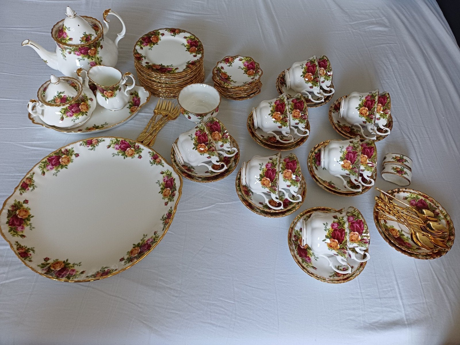 Royal Albert Old Country Roses (uit 1962) theeservies, Antiek en Kunst, Antiek | Servies compleet, Ophalen