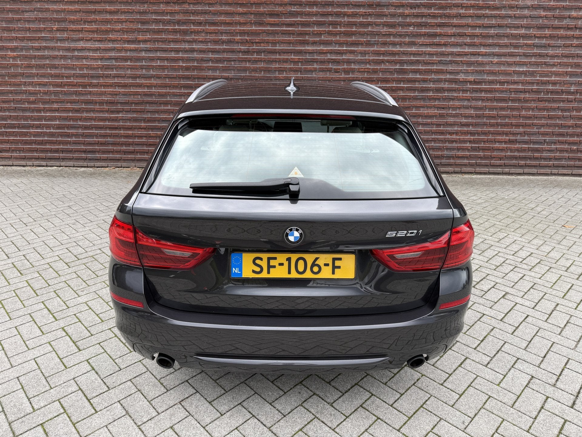 Foto 13 van BMW 5 Serie Touring 520i High Executive Sport Line