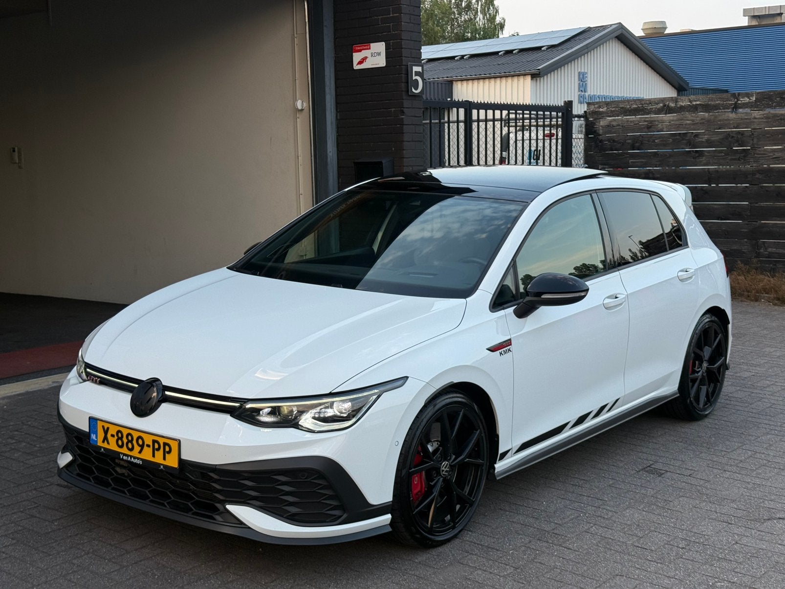 Volkswagen Golf 8 GTI CS Stage1+ OPF OFF Black Ed | DealerOH, Auto's, Volkswagen, Parkeerassistent, 4 cilinders, 1984 cc, Wit