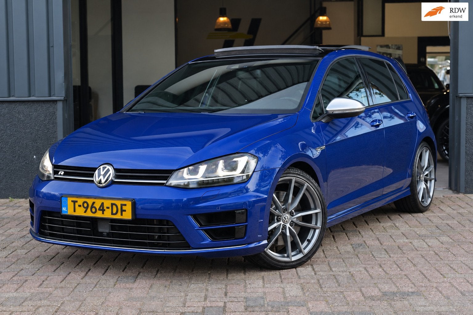 Volkswagen Golf 2.0 TSI R 4Motion 300PK CarPlay|Pano|19 inch, Automaat, Gebruikt, Euro 6, 4 cilinders