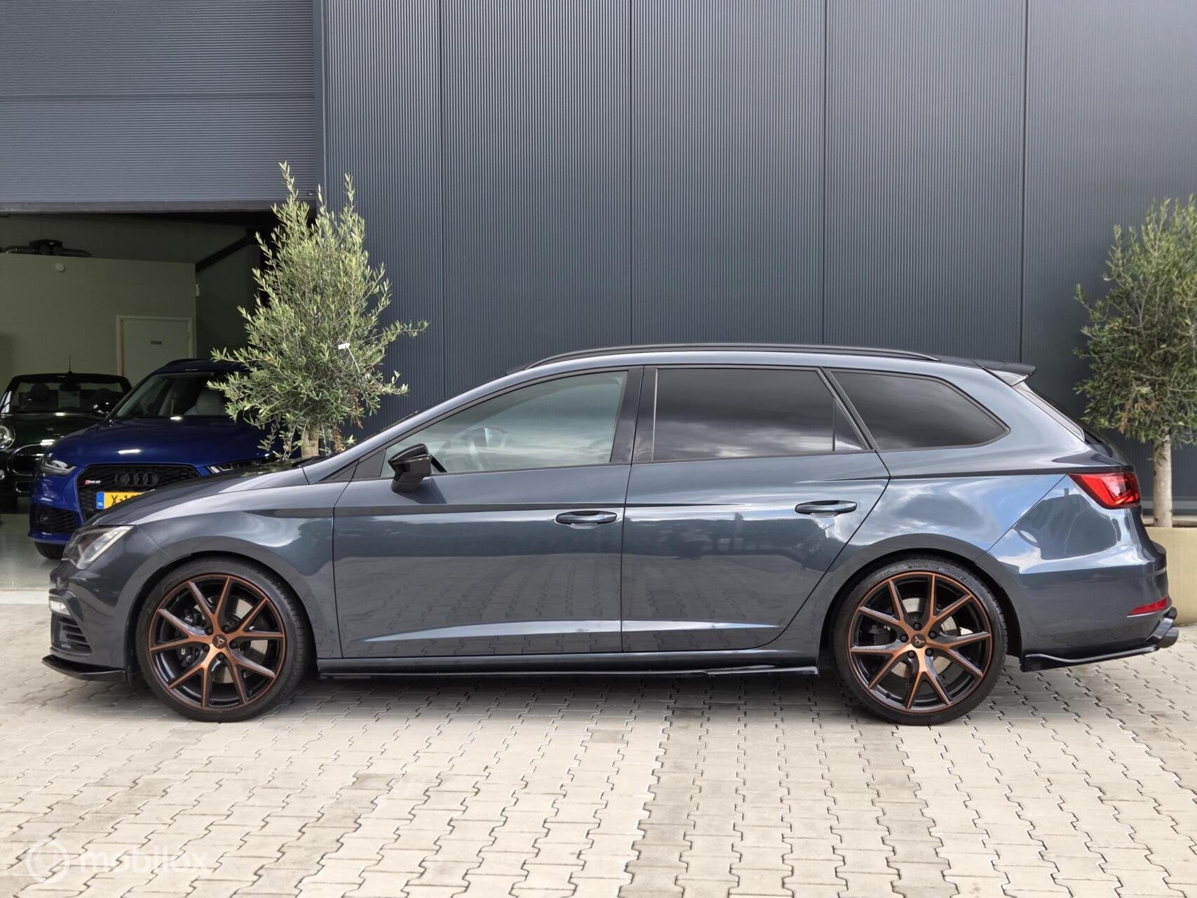 Seat Leon ST Cupra 300 4DRIVE 2.0 TSI Beats|Pano|Carbon|Virt, Auto's, Automaat, 15 km/l, Gebruikt, 4 cilinders