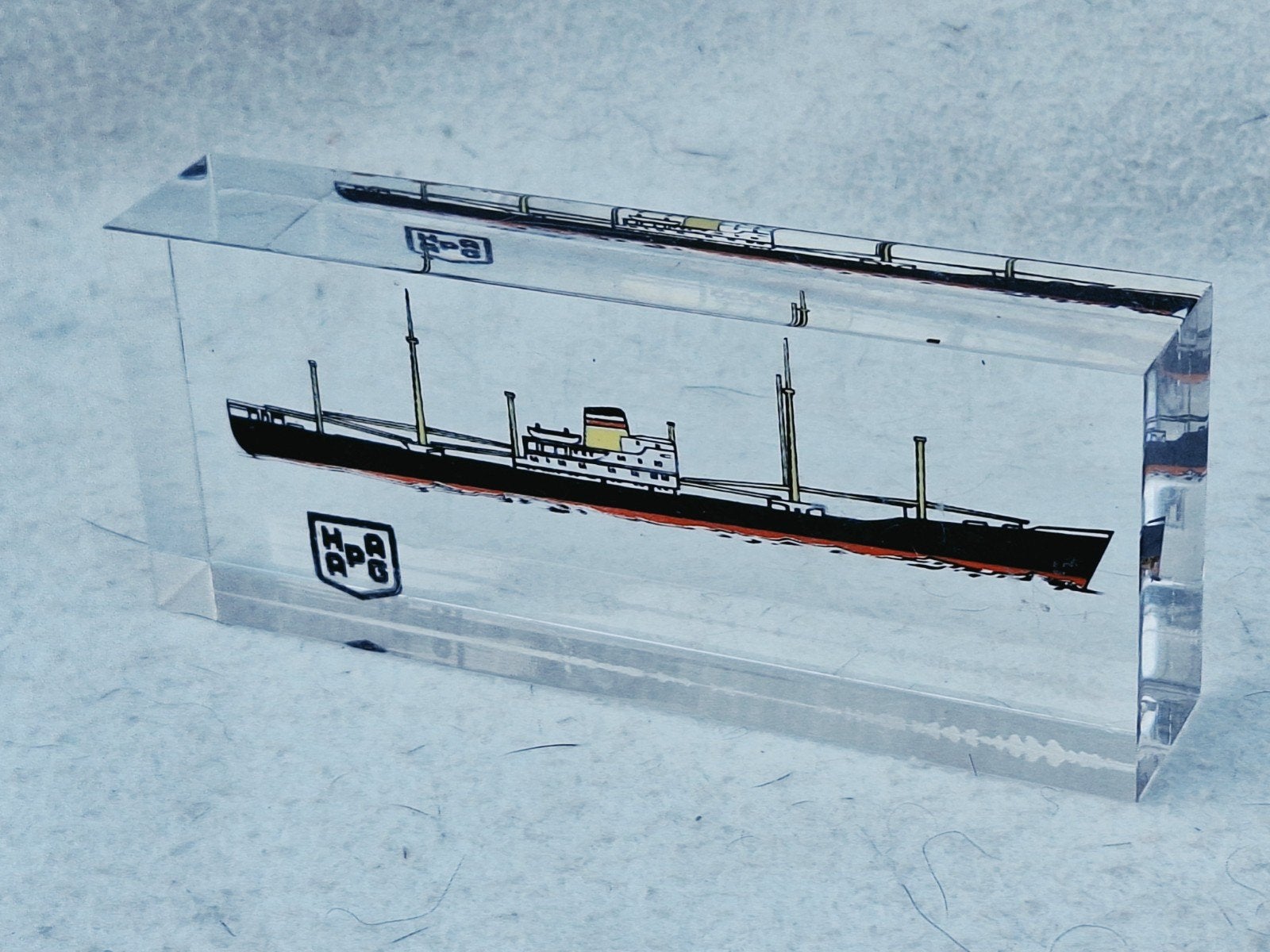 Hapag Lloyd scheepsmodel paperweight in acryl, Verzamelen, Ophalen of Verzenden, Zo goed als nieuw