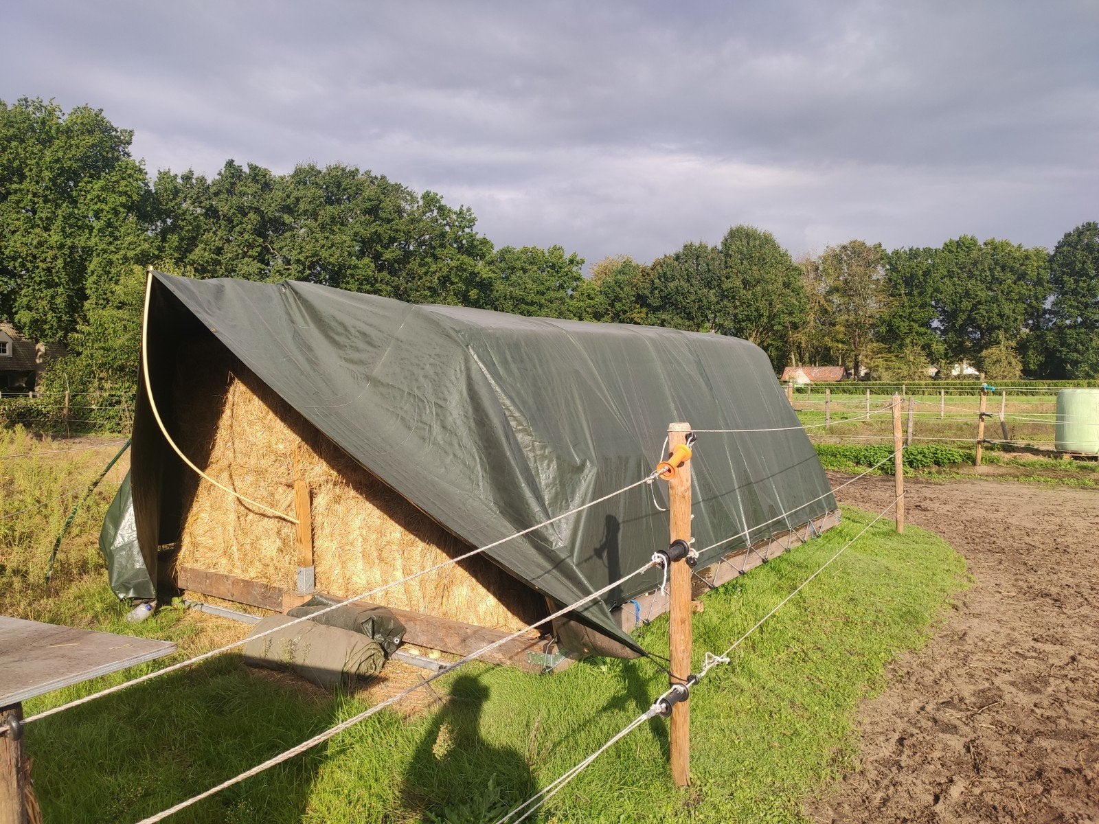 Hooi opslag tent overkapping weidetent weide schuur