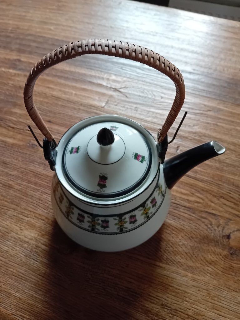 Theepot , porselein,Luxor ,zie merk, Ophalen of Verzenden