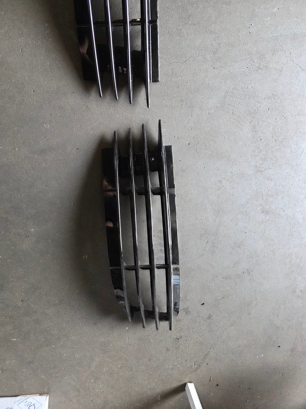 VW Golf 5 R32 Bumper Roosters Hoogglans Zwart, Ophalen, Nieuw, Bumper, Volkswagen