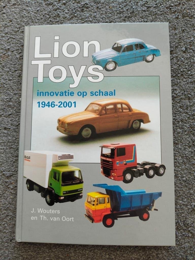 Lion Toys: Innovatie op Schaal 1946-2001, Boeken, Auto's | Boeken, Ophalen of Verzenden, Zo goed als nieuw, Overige merken, J. Wouters en Th. van Oort