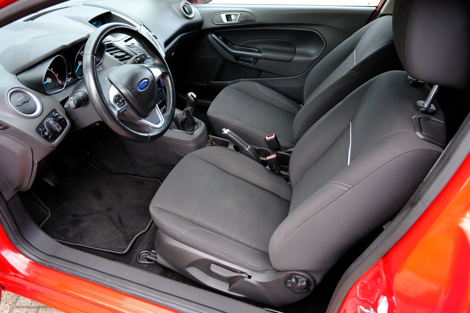 Foto 2 van Ford Fiesta 1.0 Style Airco|Stoelverw|Voorruit verw