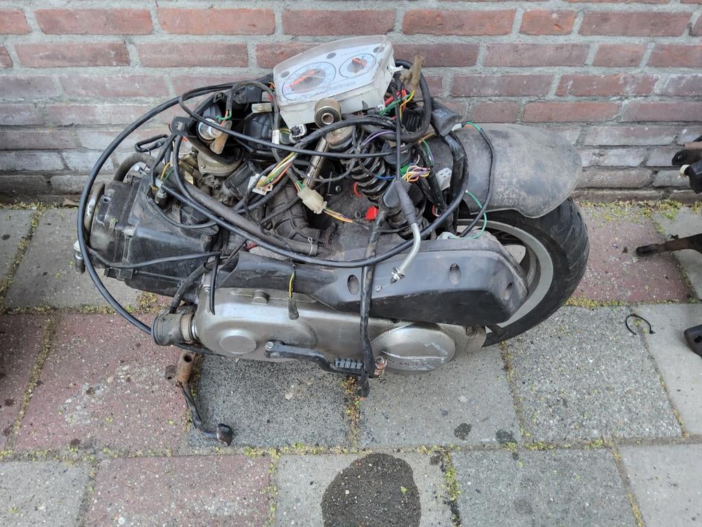 Peugeot Kisbee motorblok - compleet, na aanrijding, Fietsen en Brommers, Ophalen of Verzenden, Gebruikt, Blok, Peugeot