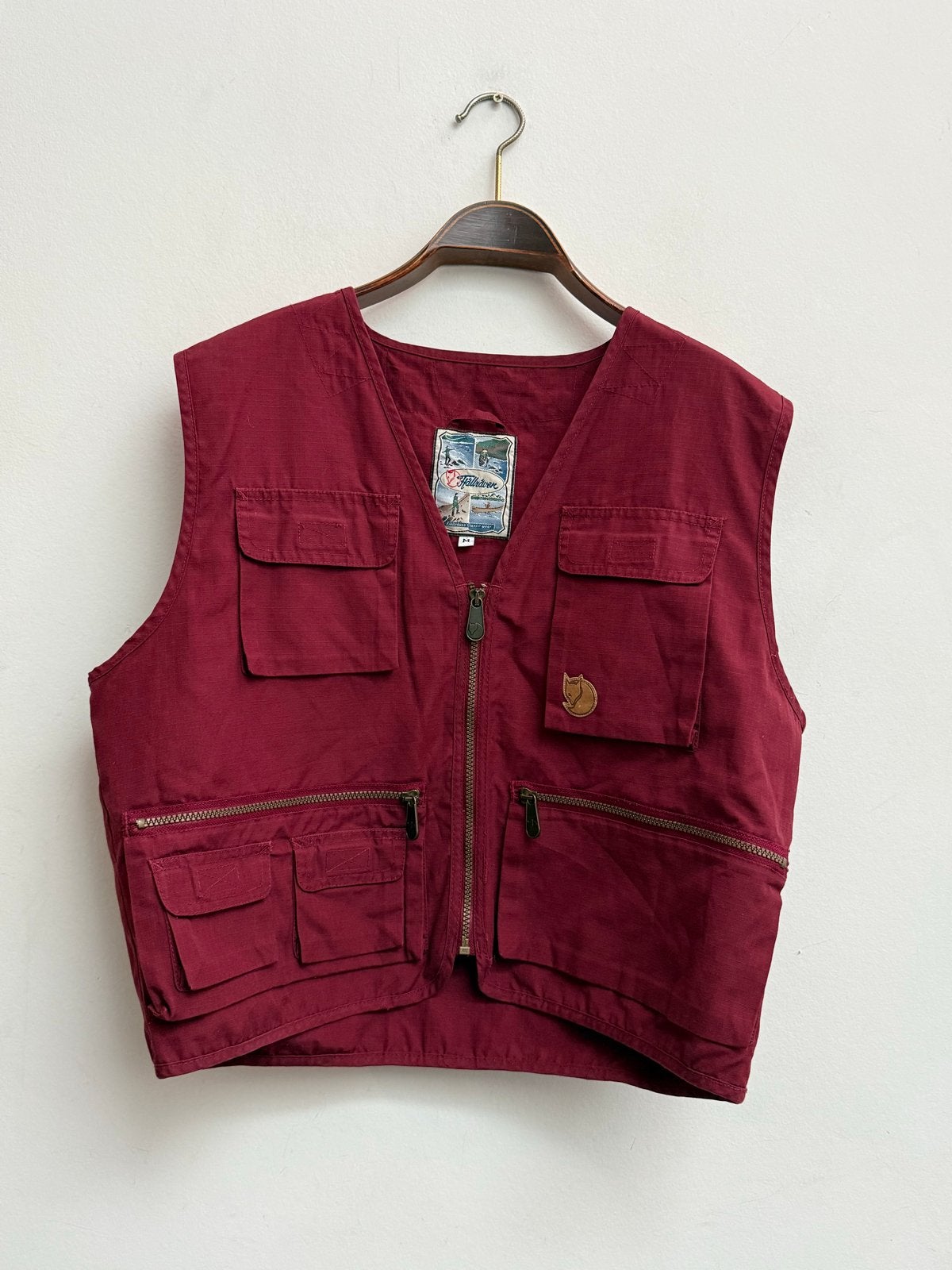 Vintage Fjällräven Bodywarmer Vissersvest Bordeaux M, Ophalen of Verzenden, Zo goed als nieuw, Maat 48/50 (M), Rood