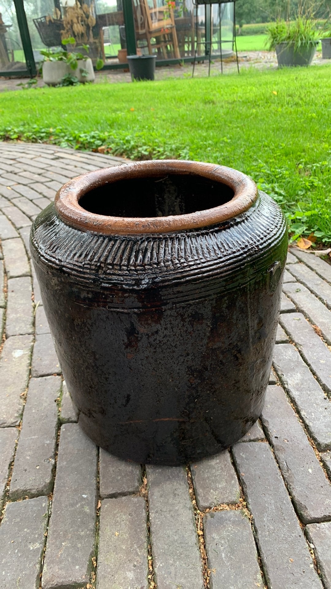 Rustieke donker bruine pot, Ophalen, Steen, Gebruikt, Rond