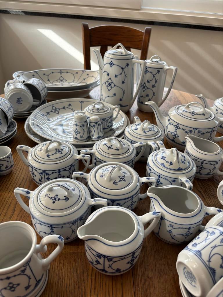 Jäger,  Eisenberg  Blau saks Servies, Antiek en Kunst, Antiek | Servies compleet, Ophalen