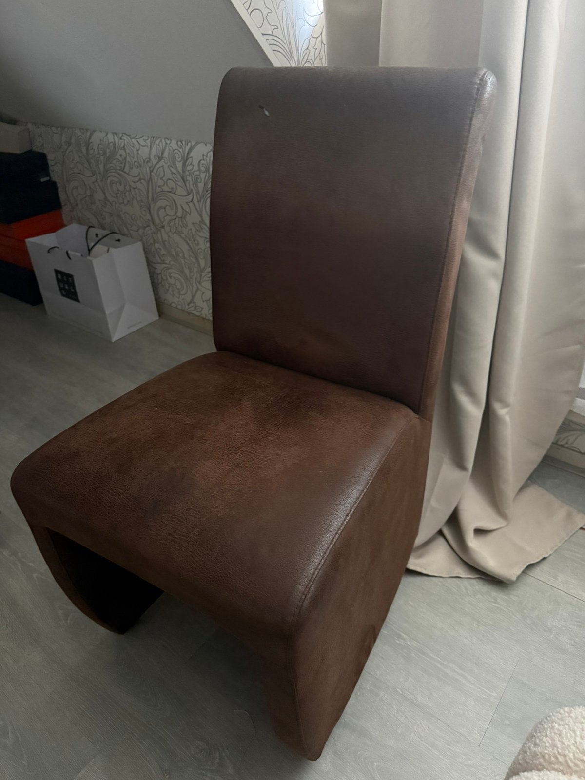 4 eettafel stoelen met wieltjes, Ophalen, Zo goed als nieuw, Minder dan 75 cm, 50 tot 75 cm